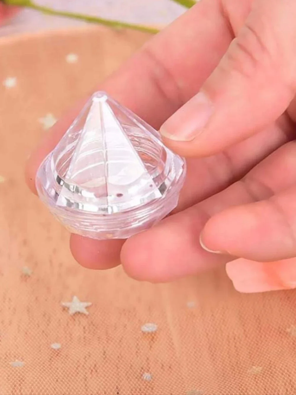 Clear Diamond-Shaped Eye Cream Jar - Transparent